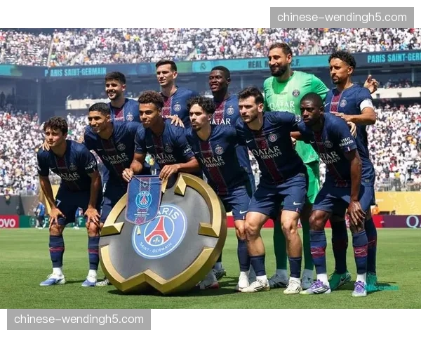 巴黎圣日耳曼3-0完胜克莱蒙，登贝莱传射建功助球队巩固榜首